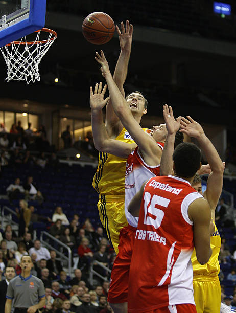 表现突出 表现突出